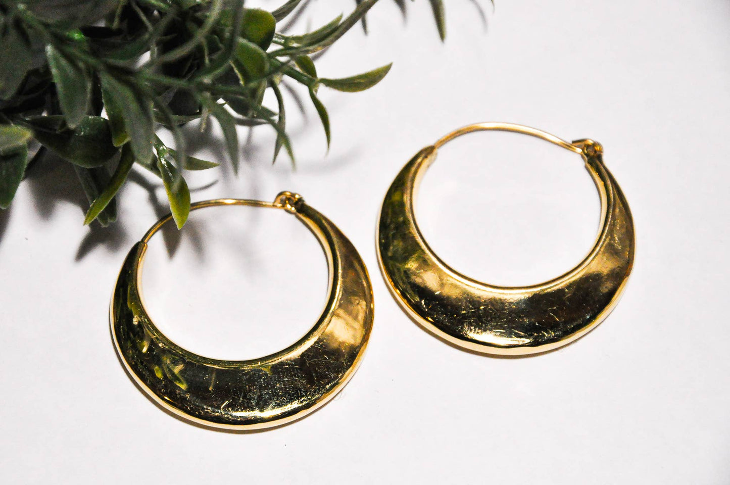 Aarti Minimal Bold Hoop Earring: Brass