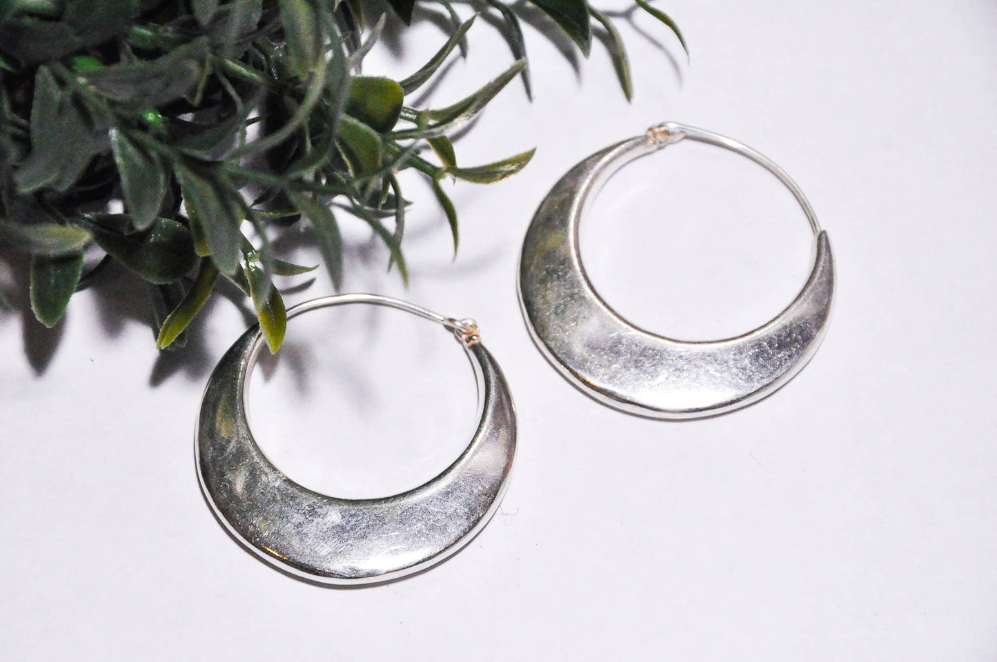 Aarti Minimal Bold Hoop Earring: Brass