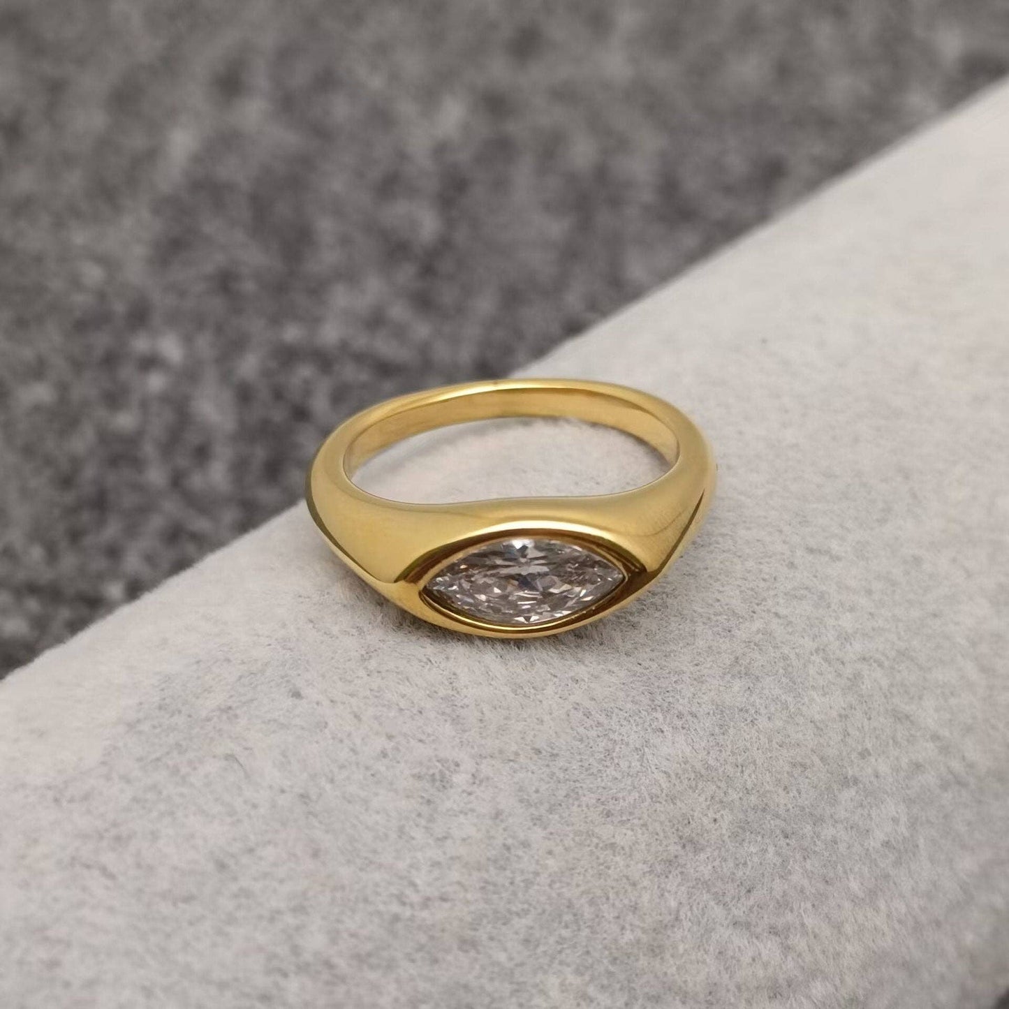 FGS - Horse Eye Zircon 18K Gold Plated Stainless Steel Ring: White. / 8