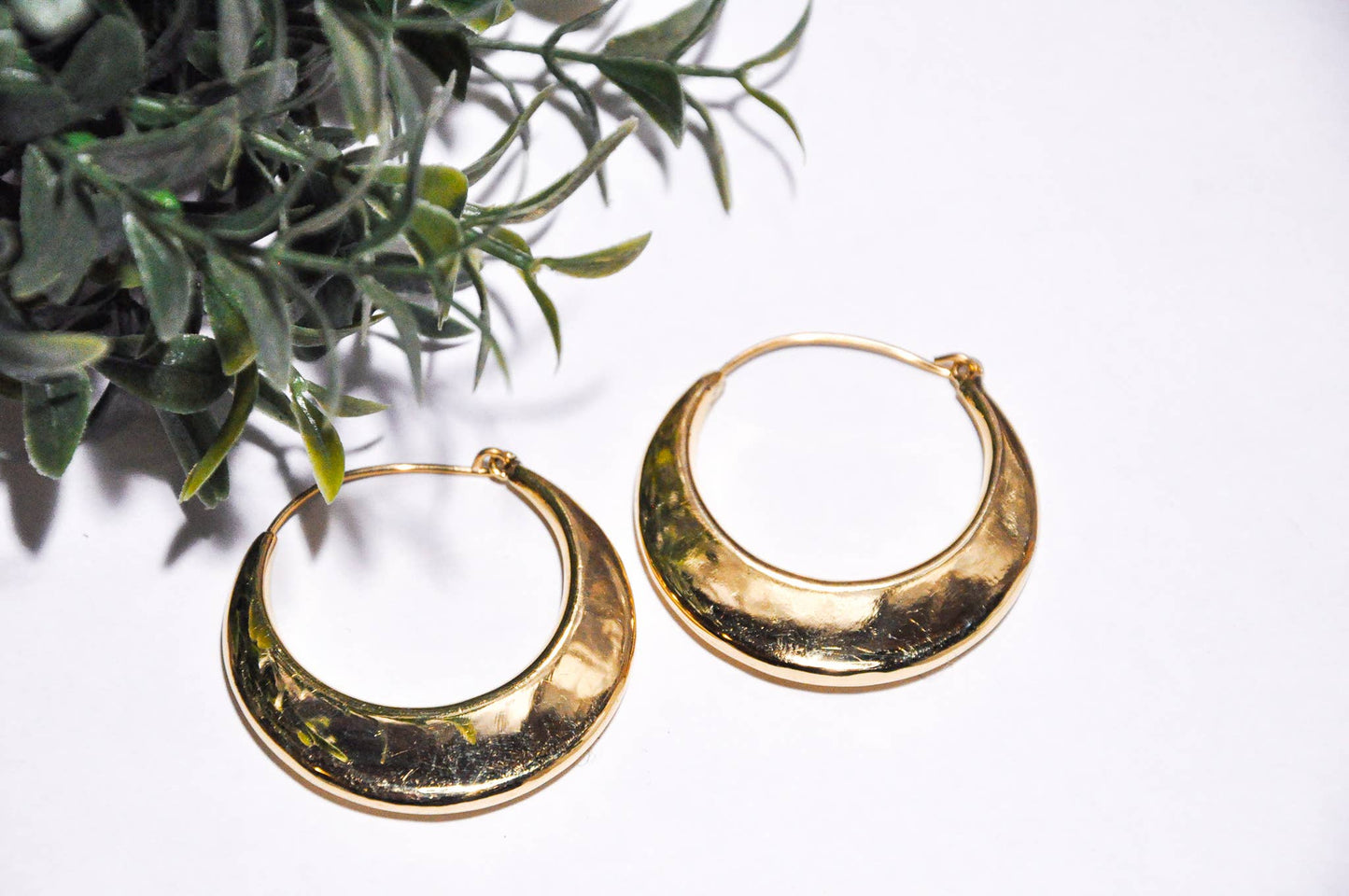 Aarti Minimal Bold Hoop Earring: Brass